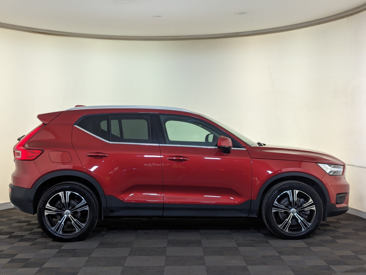 Volvo XC40 Listing Image