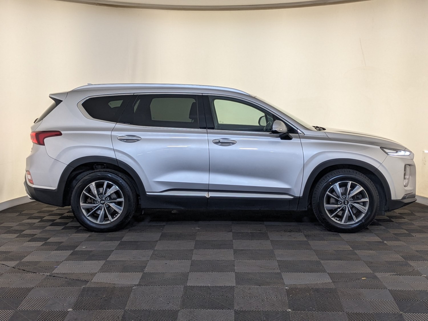 Hyundai Santa Fe Listing Image