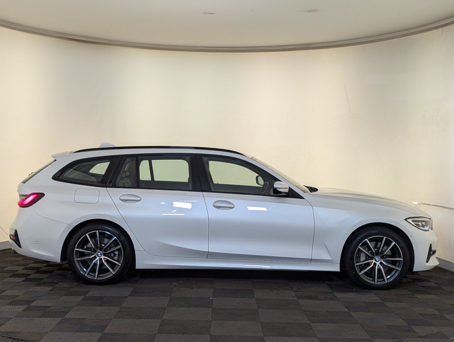 BMW 3 Series Listing Image