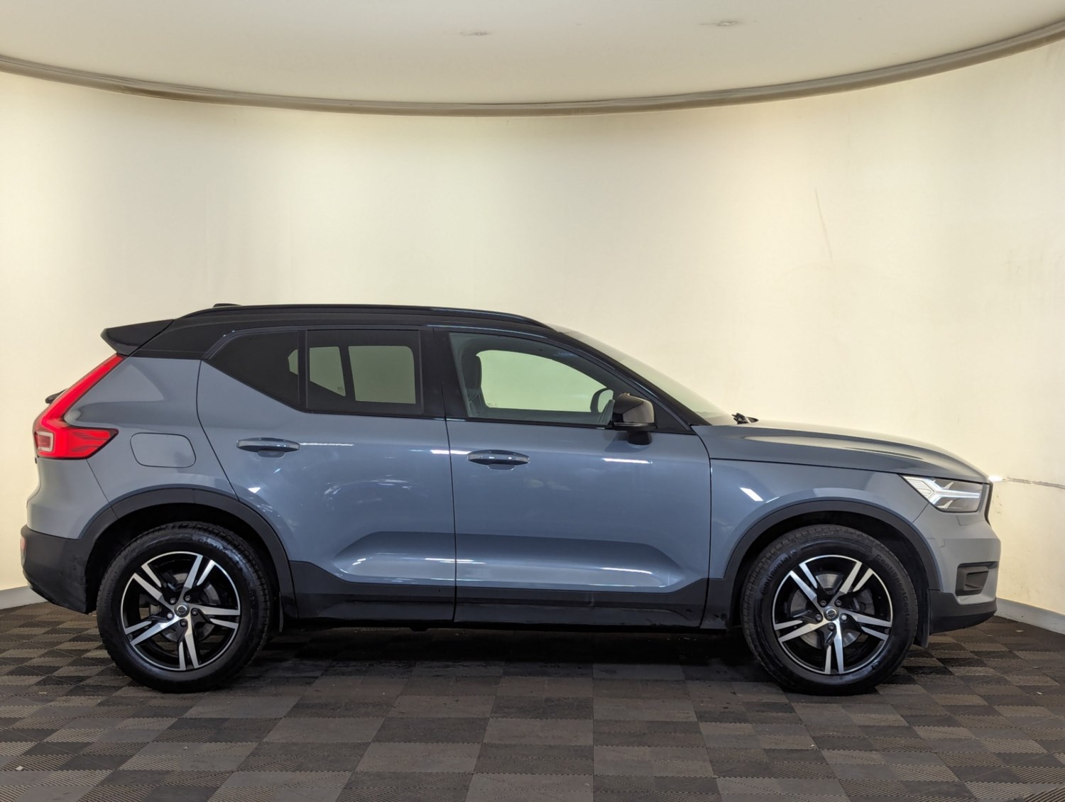 Volvo XC40 Listing Image