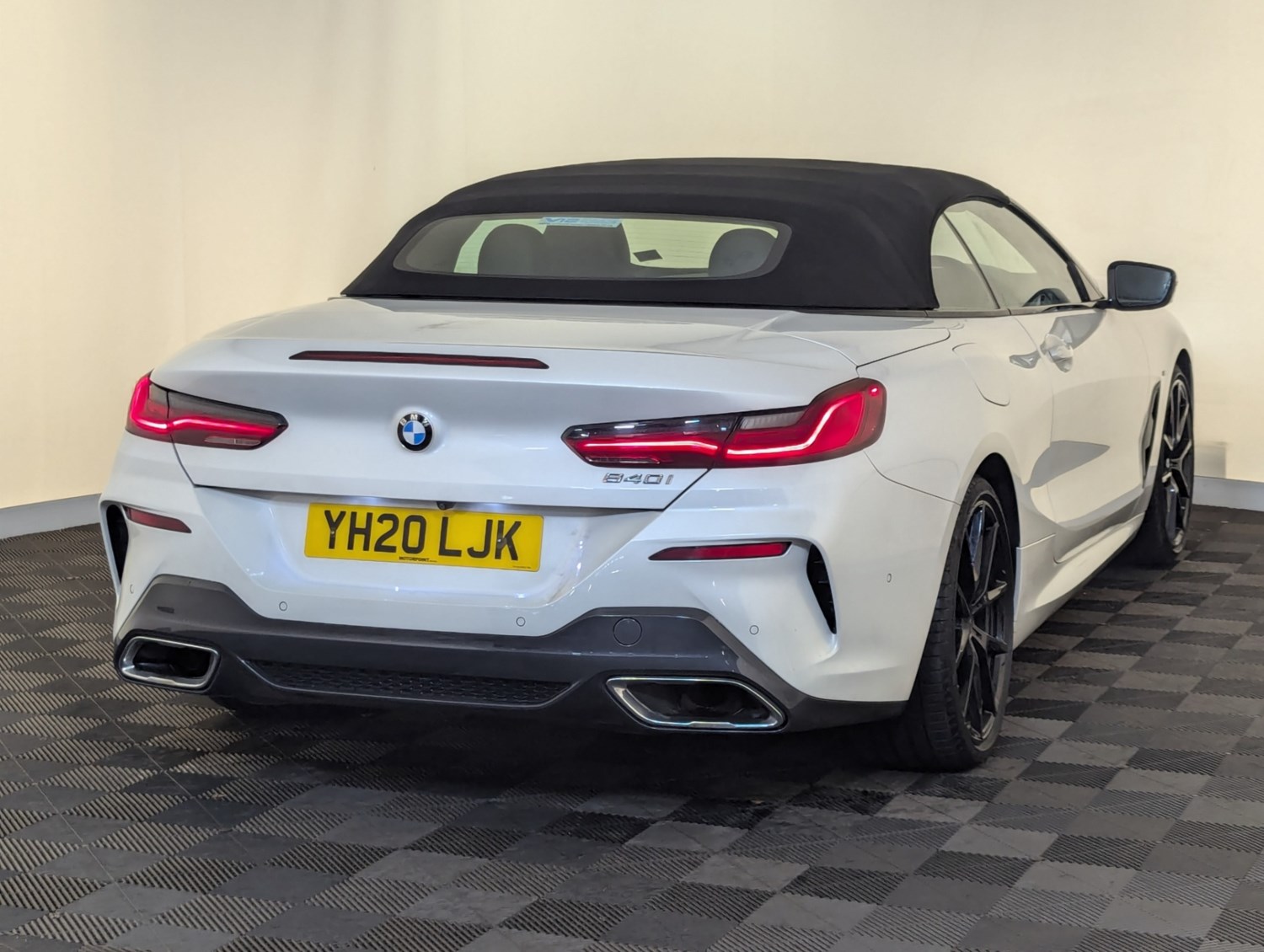 BMW 8 Series Listing Image