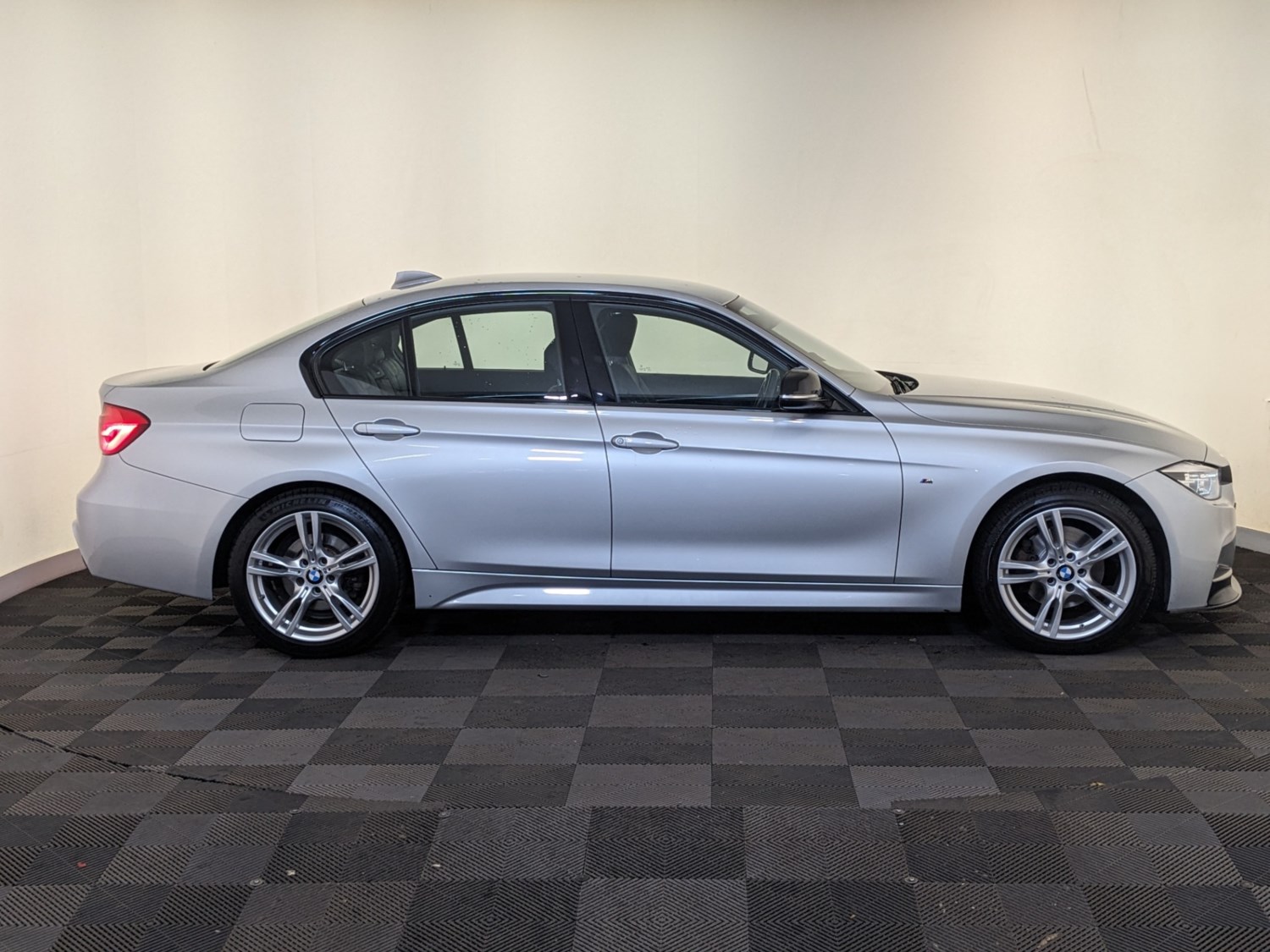 BMW 3 Series Listing Image