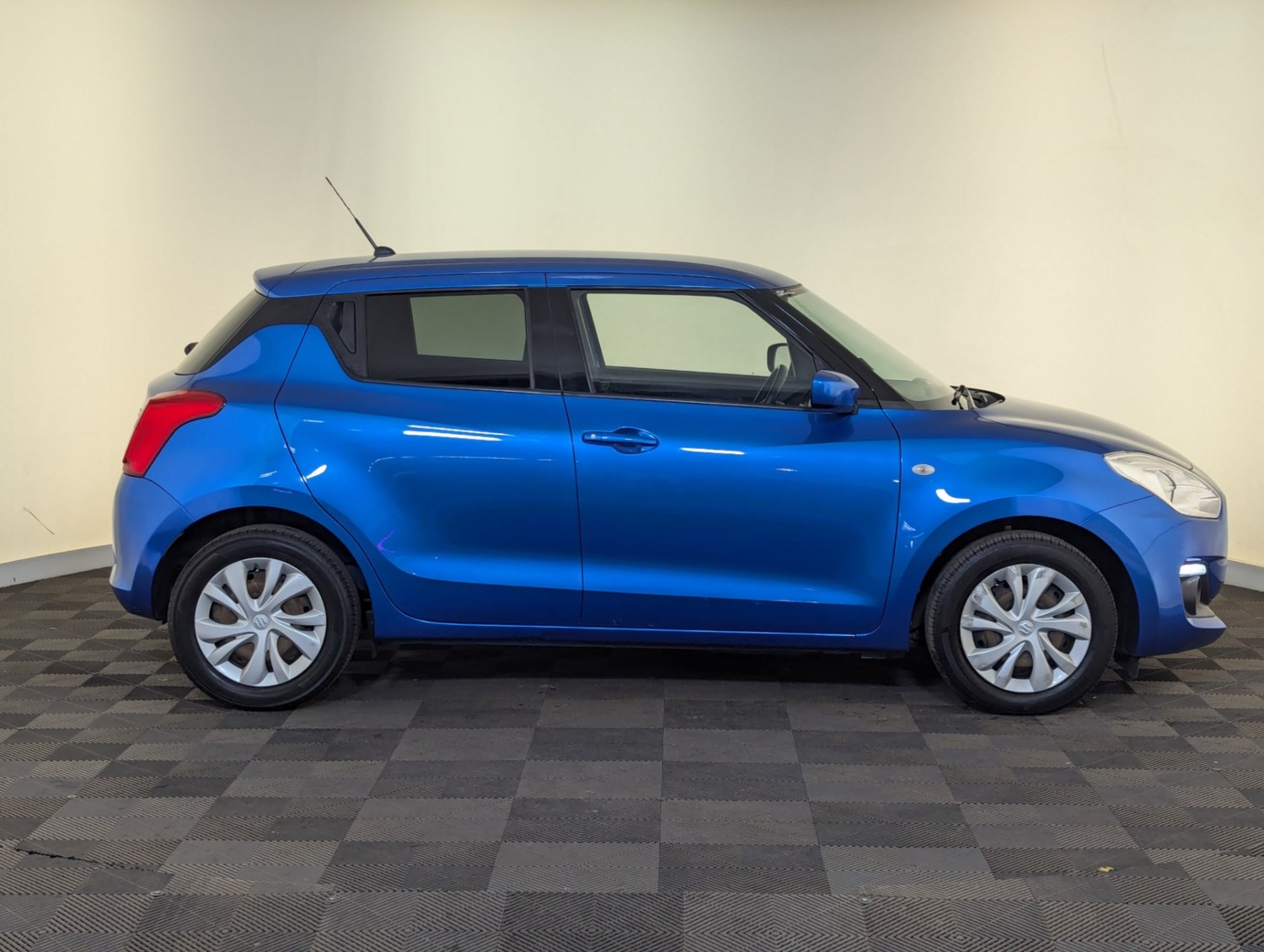 Suzuki Swift Listing Image