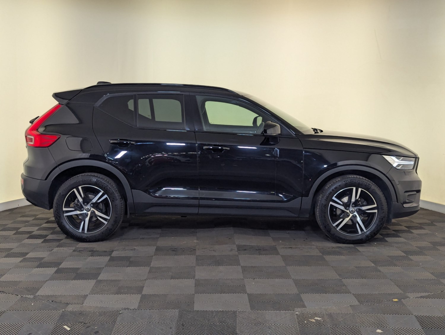 Volvo XC40 Listing Image