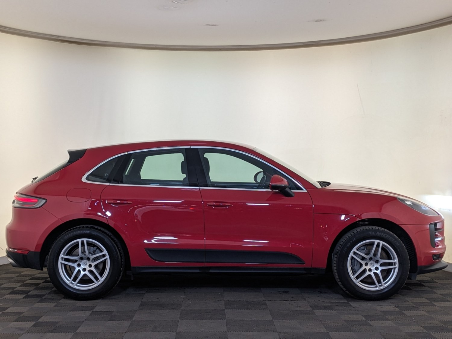 Porsche Macan Listing Image