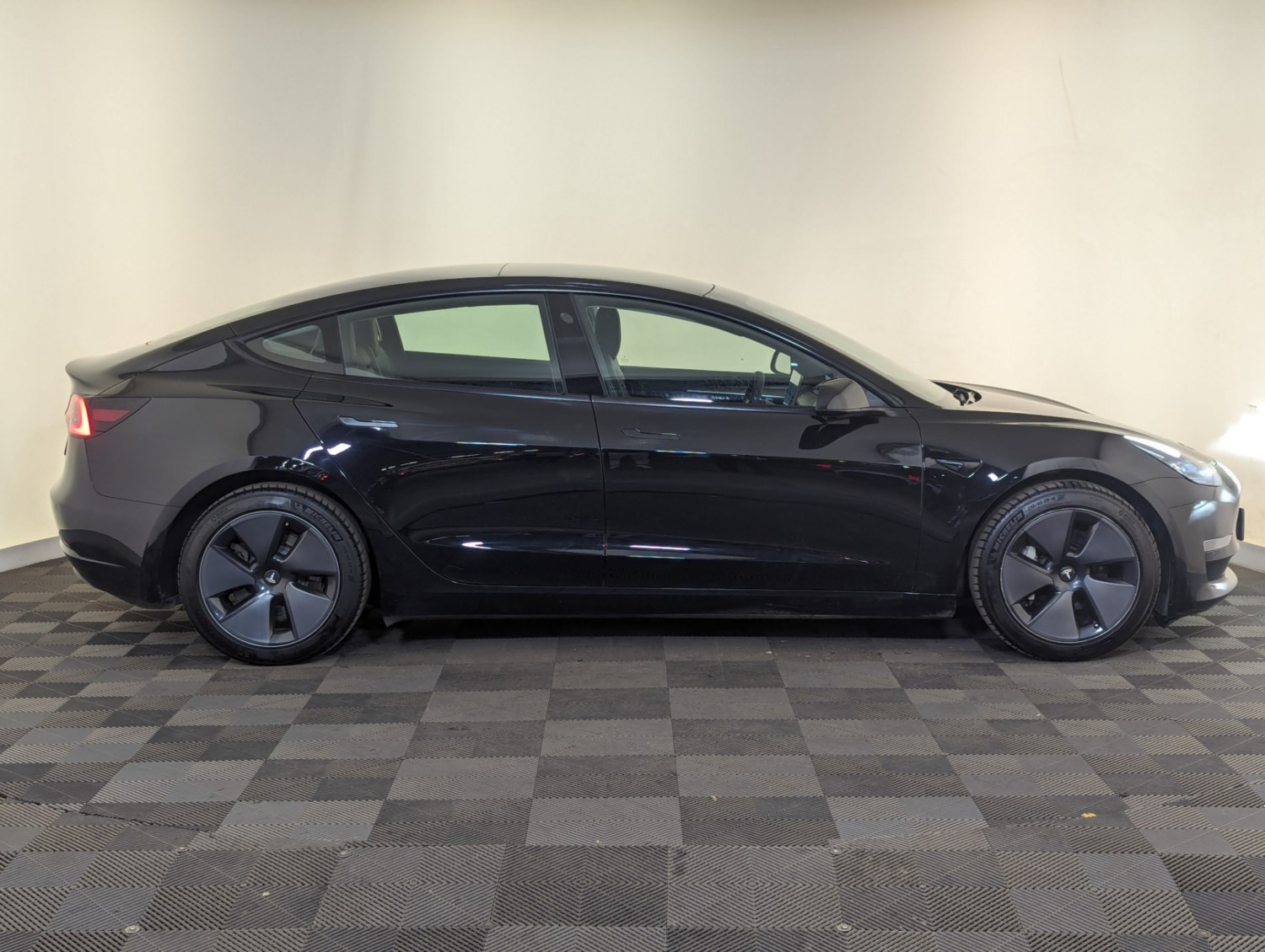 Tesla Model 3 Listing Image