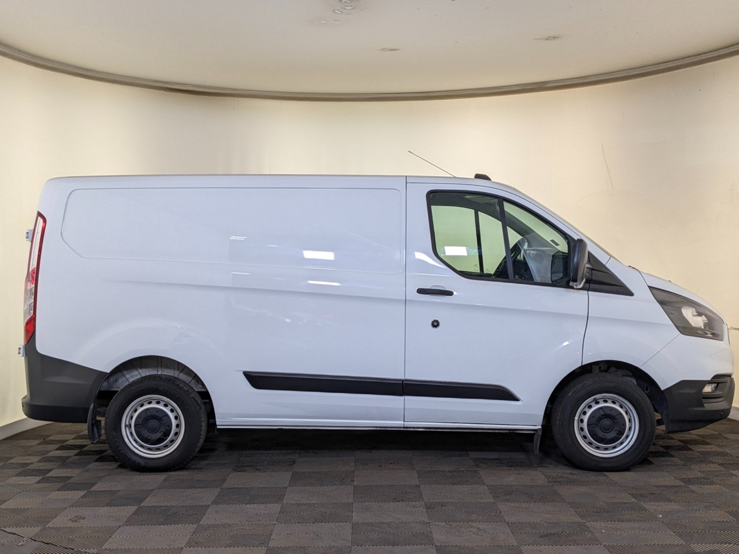 Ford Transit Custom Listing Image