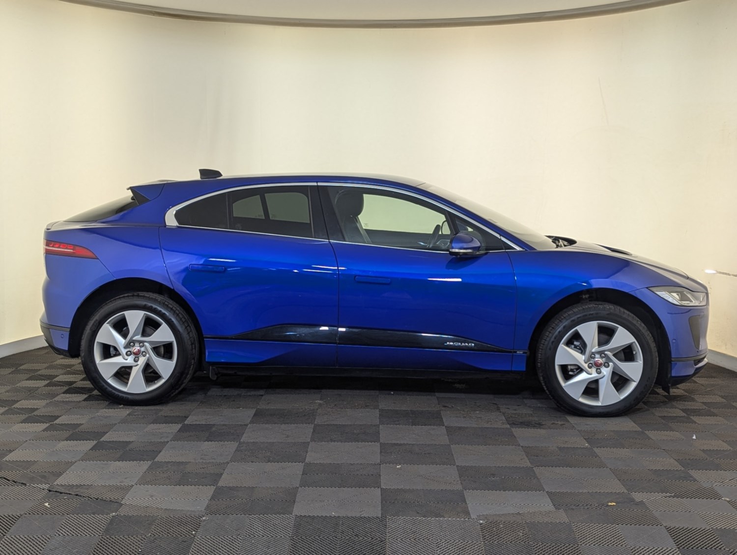 Jaguar I-PACE Listing Image