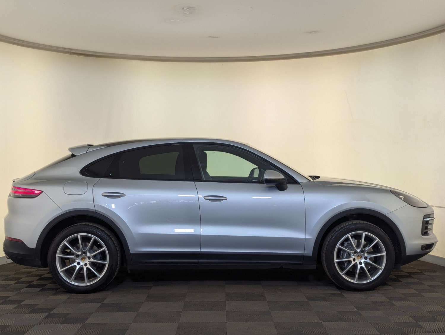 Porsche Cayenne Listing Image