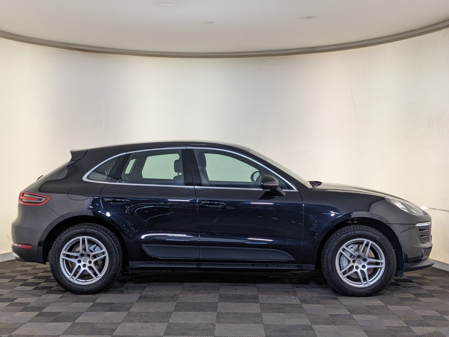 Porsche Macan Listing Image