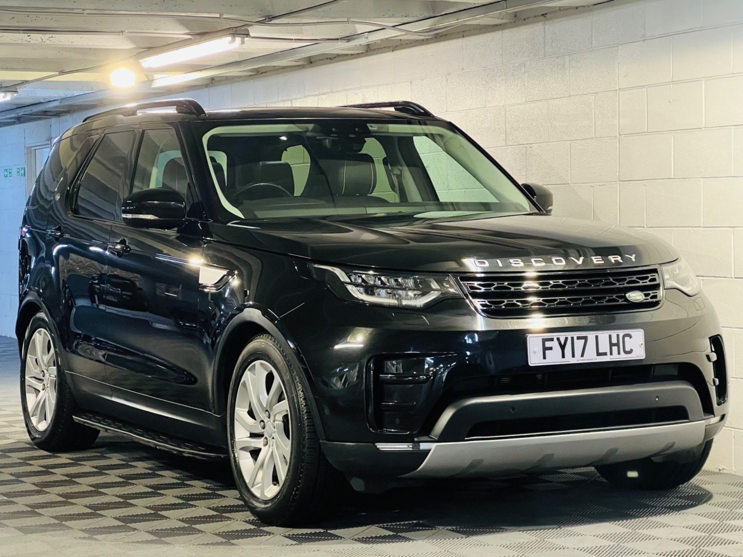 Land Rover Discovery Listing Image