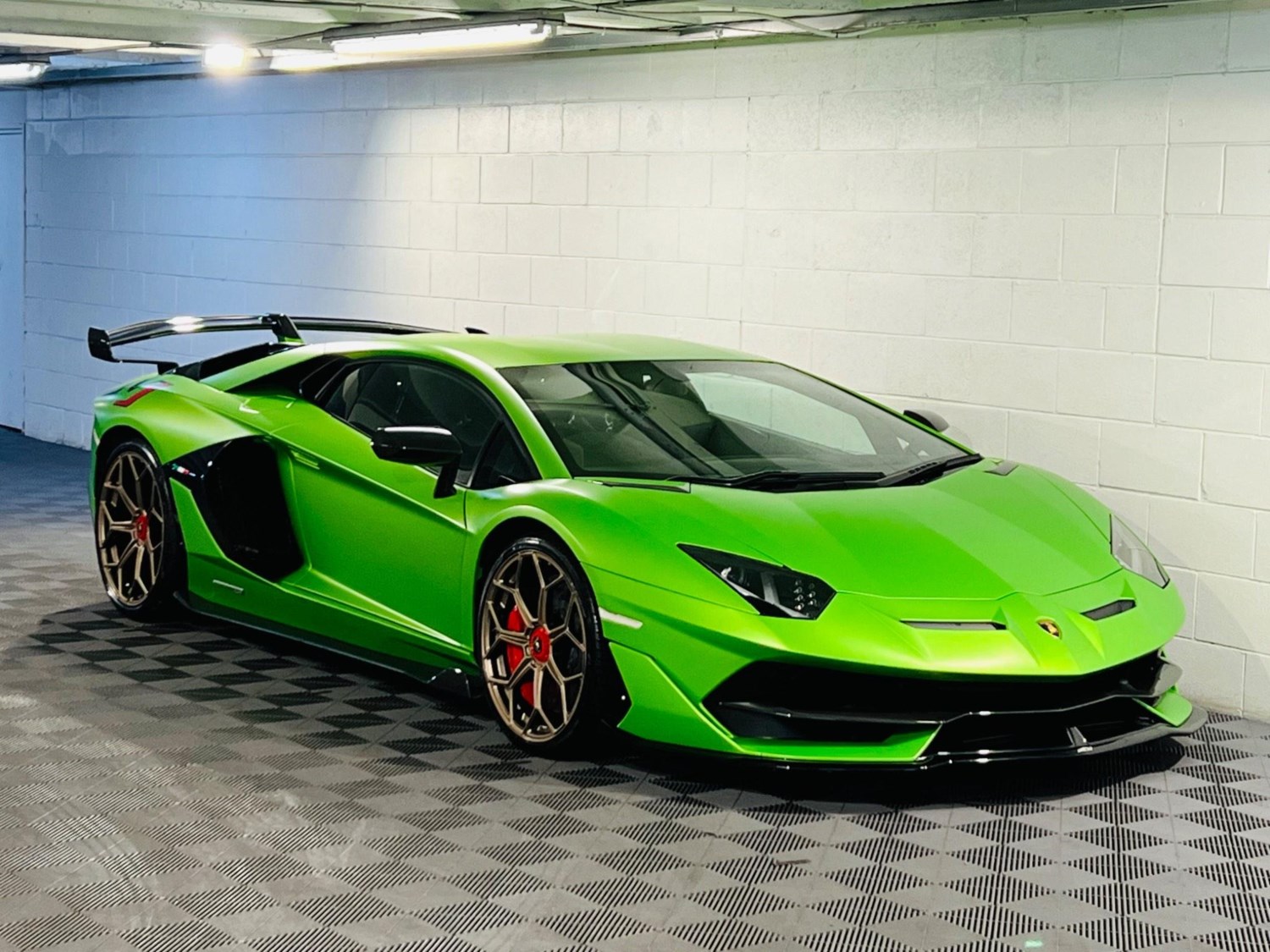 Lamborghini Aventador Listing Image