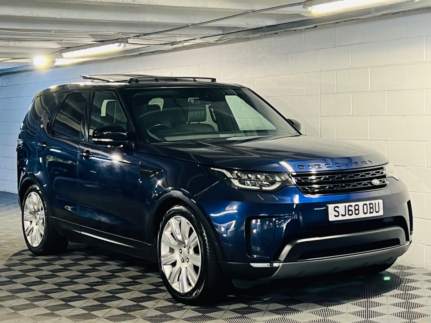 Land Rover Discovery Listing Image