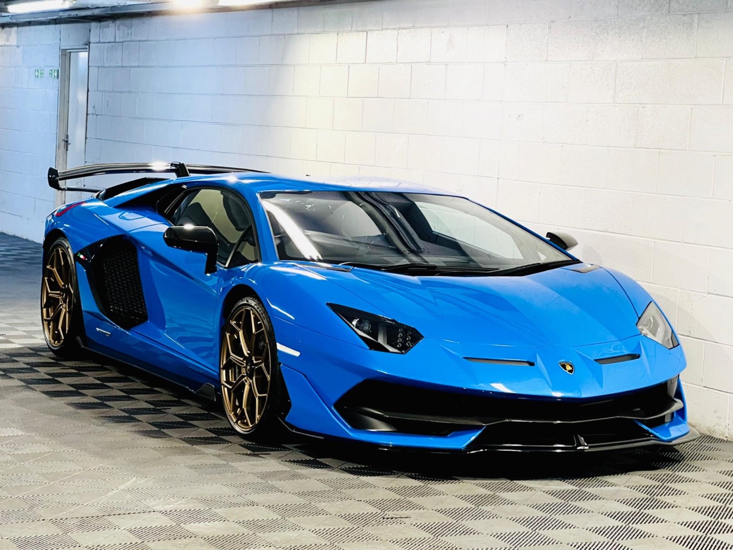 Lamborghini Aventador Listing Image