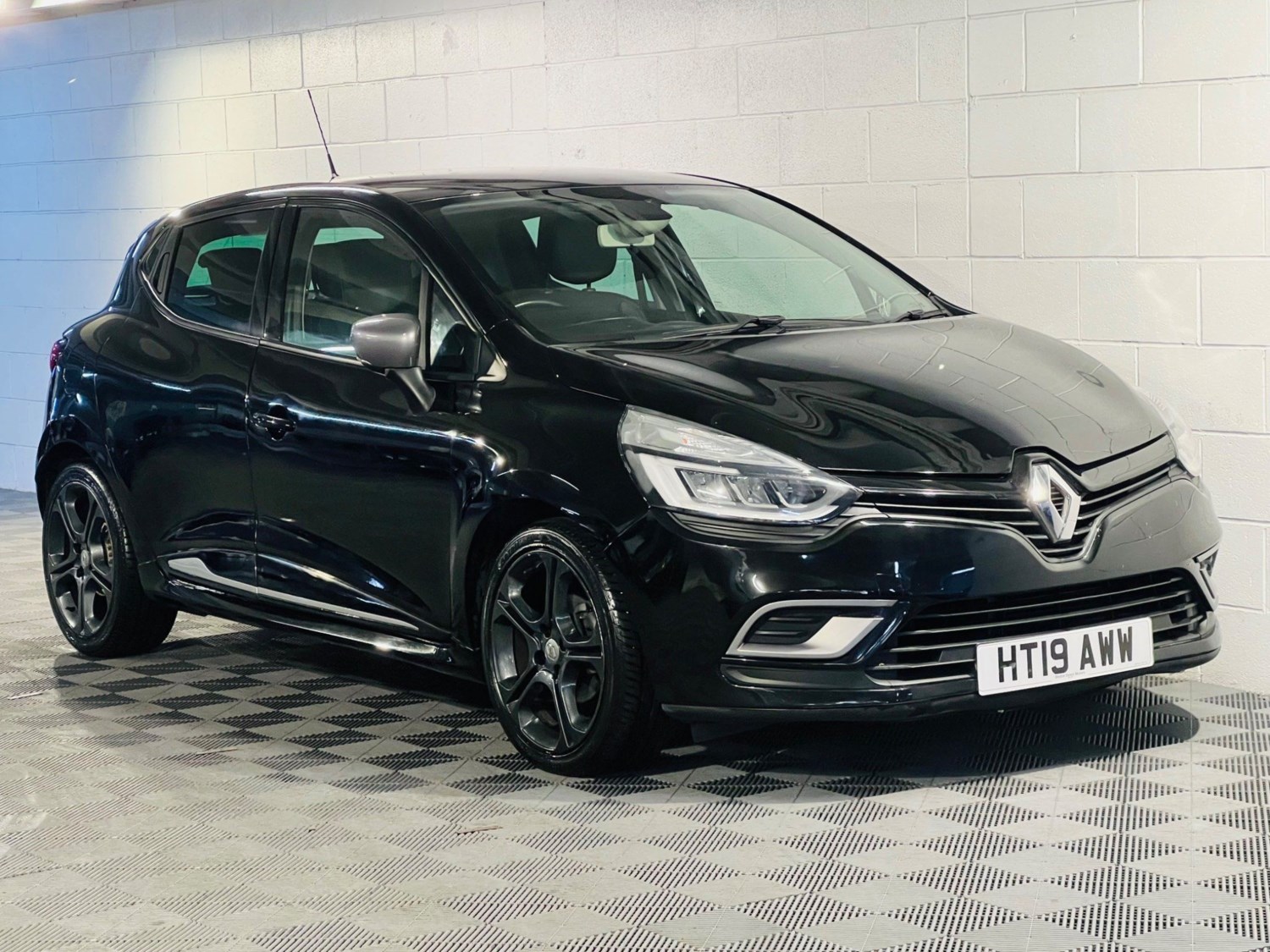 Renault Clio Listing Image