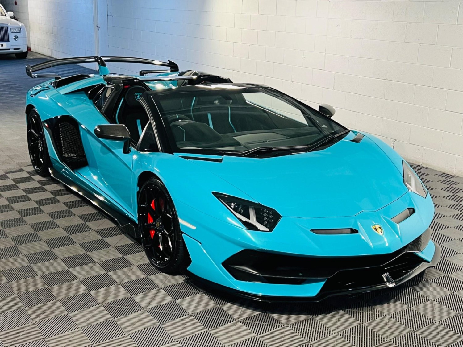 Lamborghini Aventador Listing Image