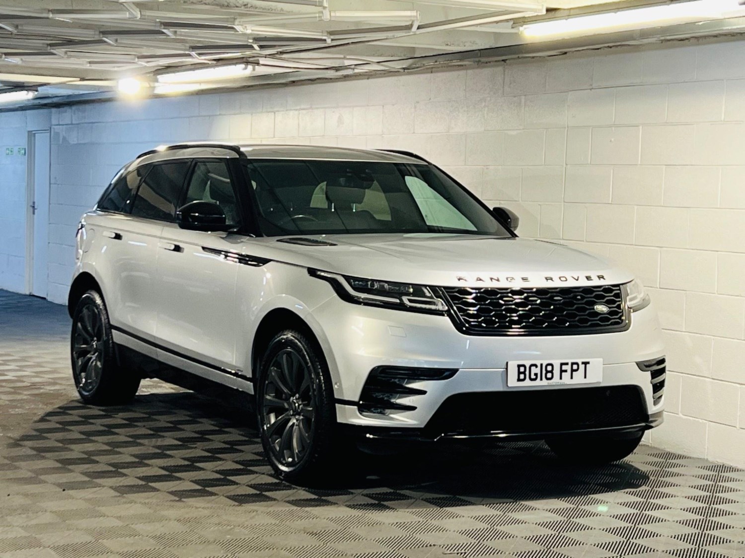 Land Rover Range Rover Velar Listing Image