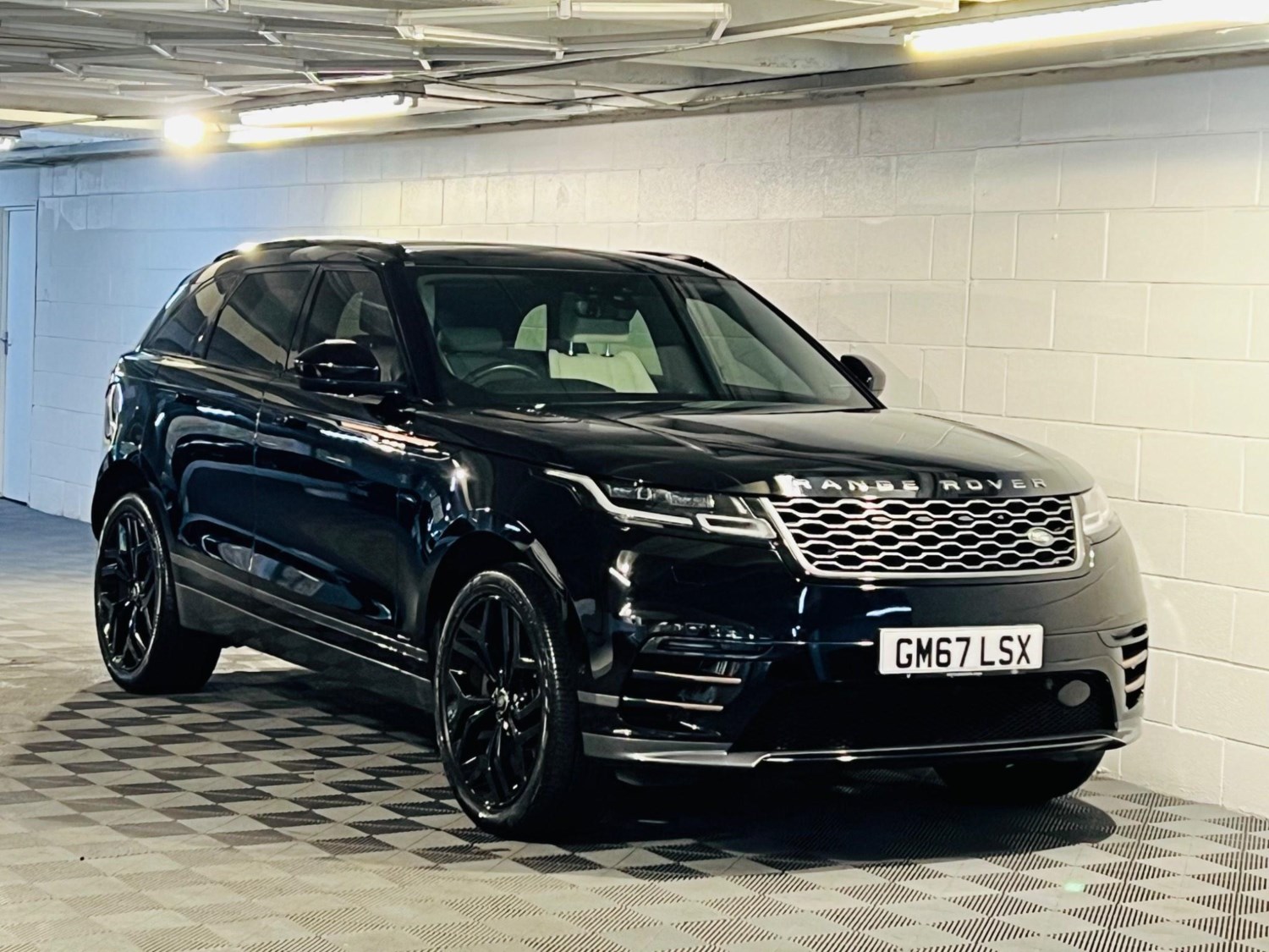 Land Rover Range Rover Velar Listing Image