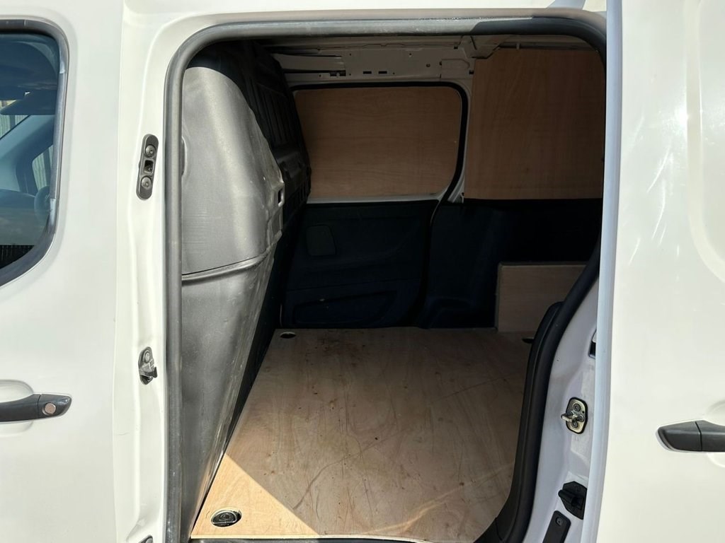 Vauxhall Combo Listing Image