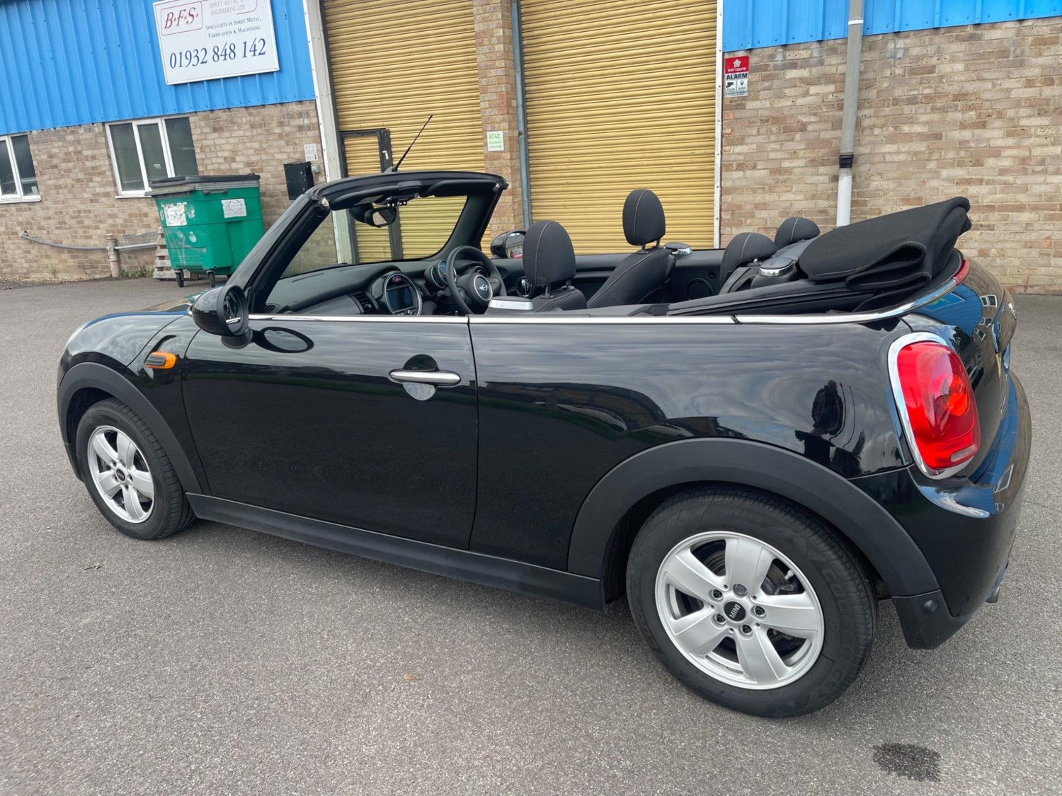 MINI Convertible Listing Image