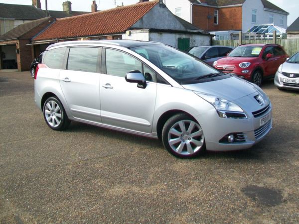 2013 (13) Peugeot 5008 1.6 e-HDi 115 Allure Automatic, Only 29,000 miles fsh, 7 seats, Pan roof. For Sale In Lowestoft, Suffolk