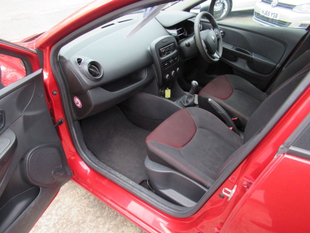 Renault Clio Listing Image