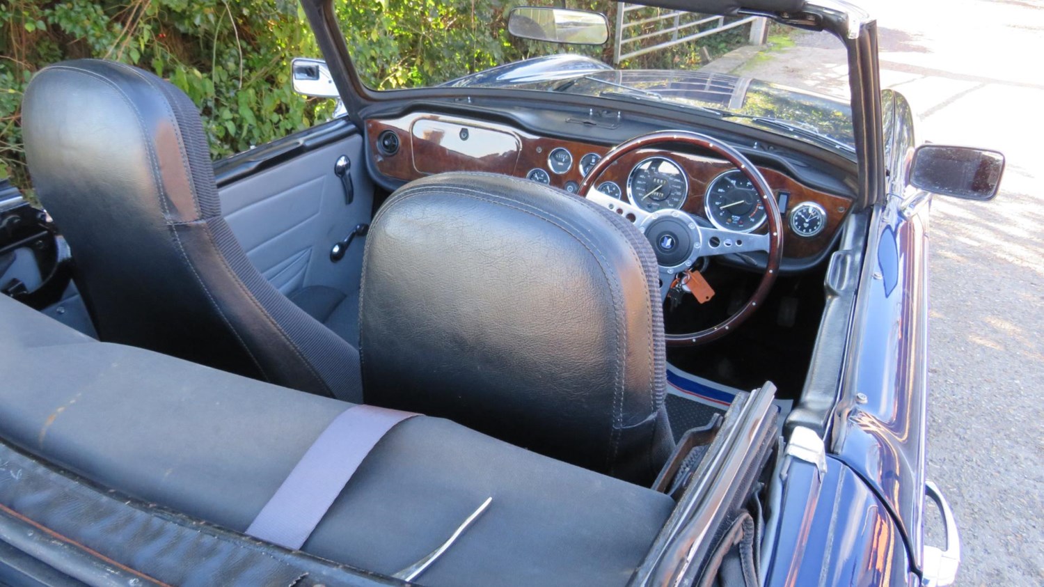 1973 (L) Triumph TR6 MANUAL WITH OVERDRIVE UPGRADE AND UNLEADED CYLINDER HEAD For Sale In Lymington, Hampshire