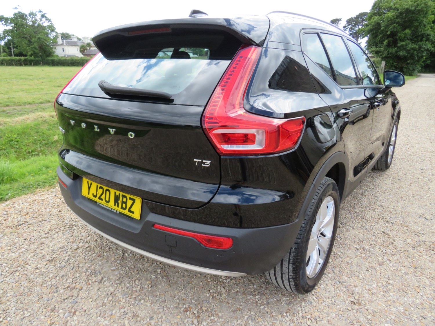 Volvo XC40 Listing Image