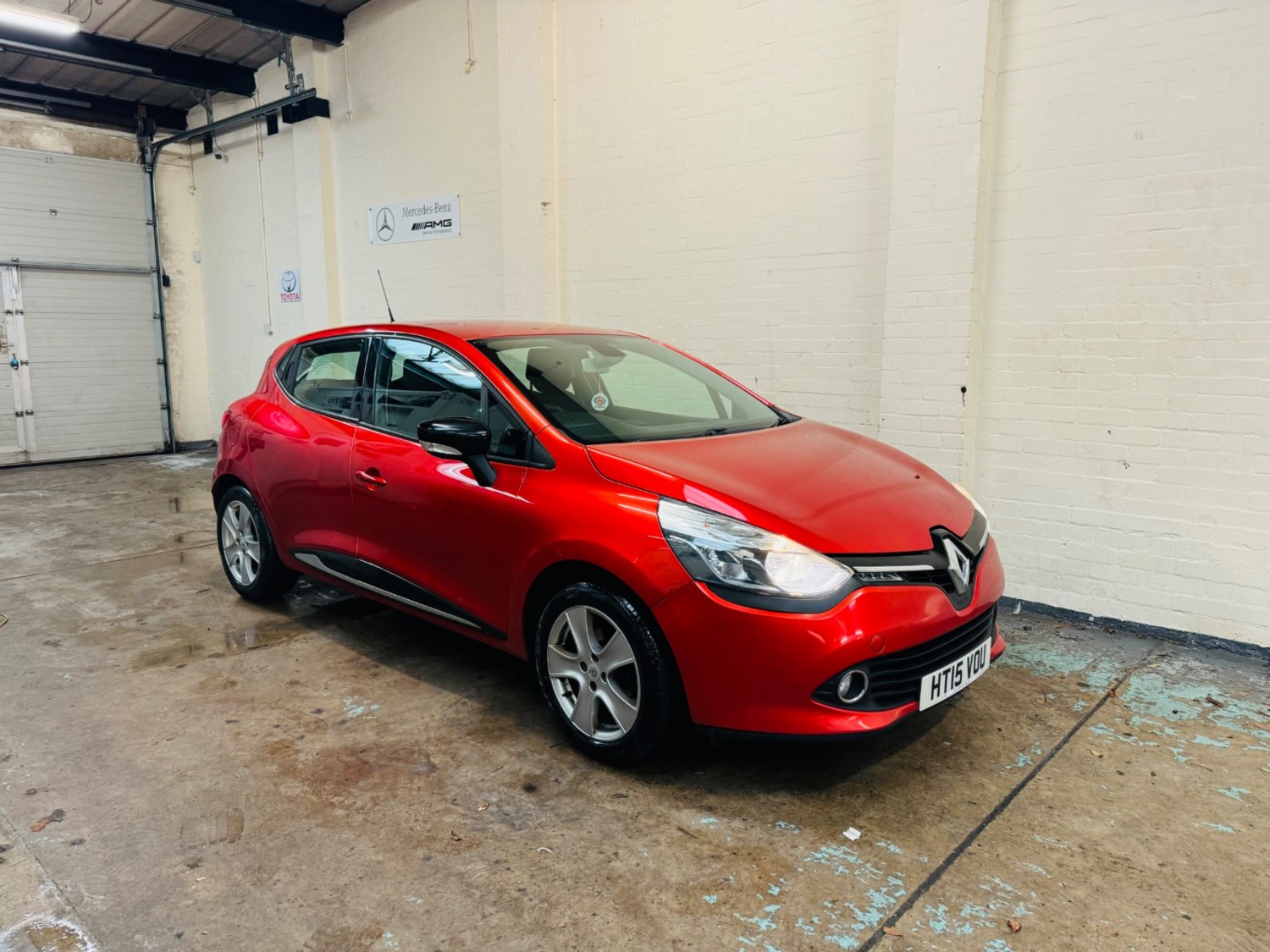 Renault Clio Listing Image