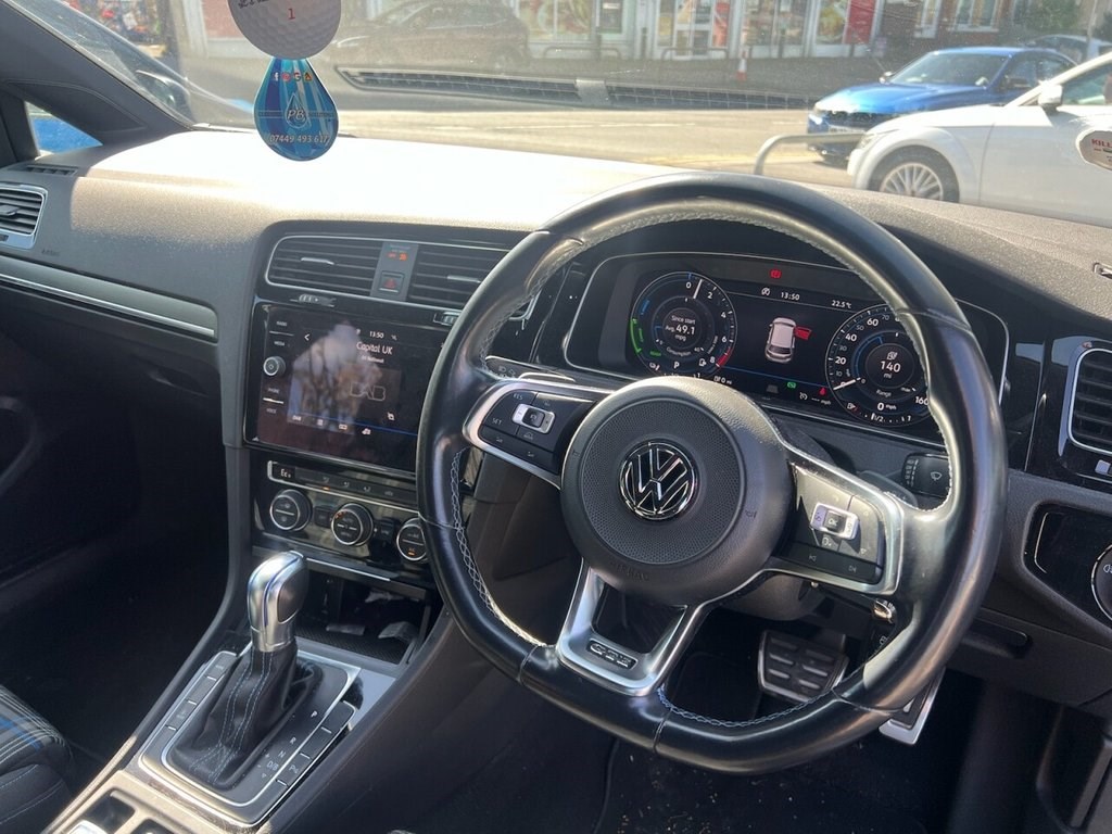 Volkswagen Golf Listing Image