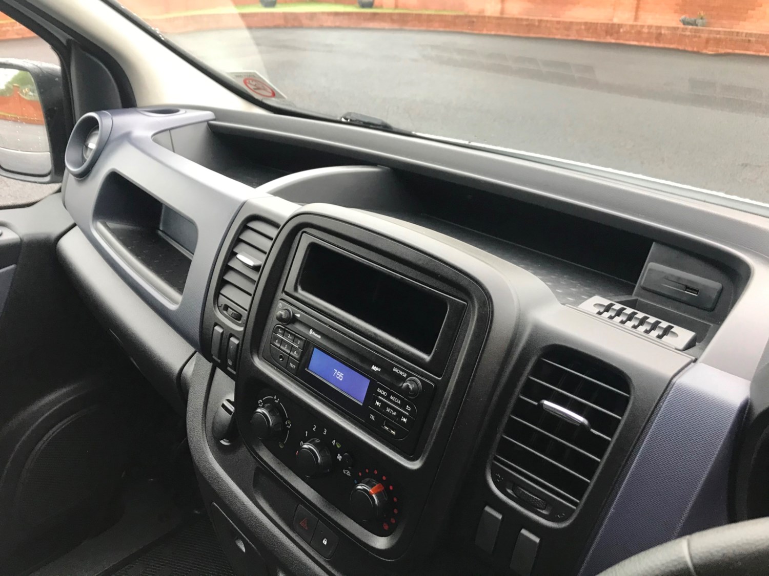 Vauxhall Vivaro Listing Image