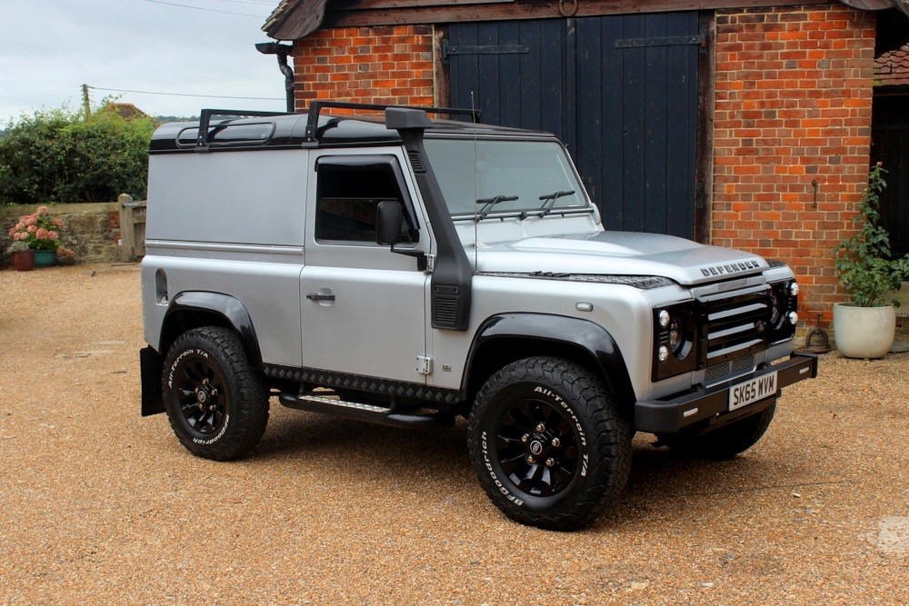 Land Rover Defender Listing Image