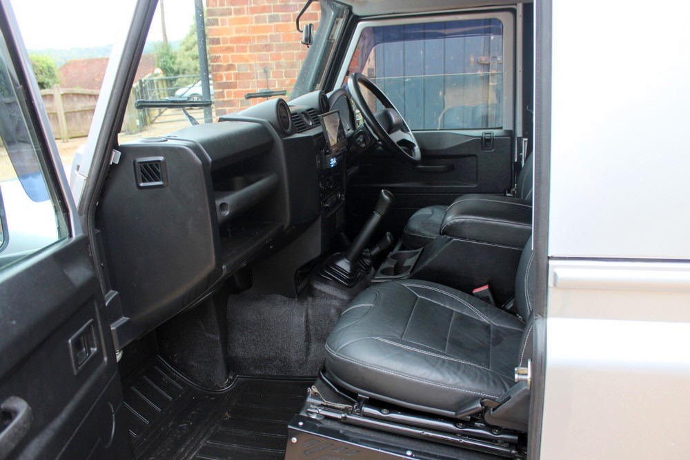 Land Rover Defender Listing Image