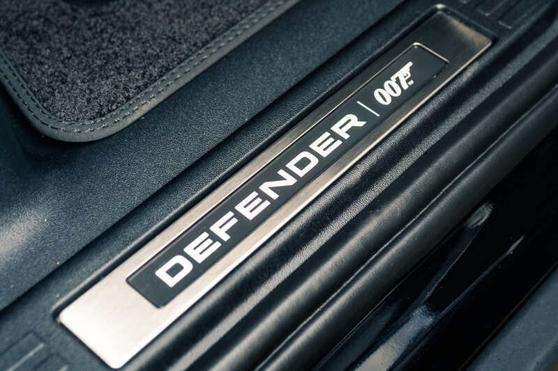 Land Rover Defender Listing Image