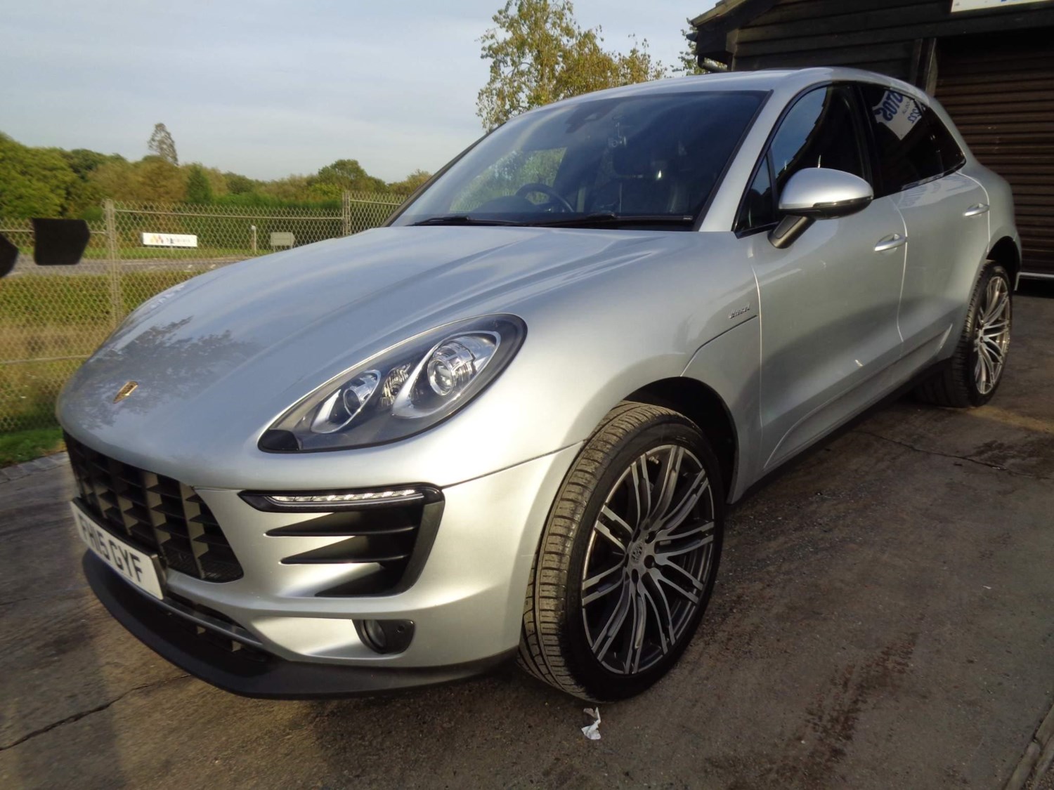 Porsche Macan Listing Image