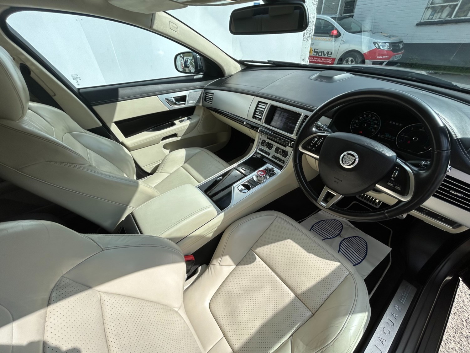 Jaguar XF Listing Image