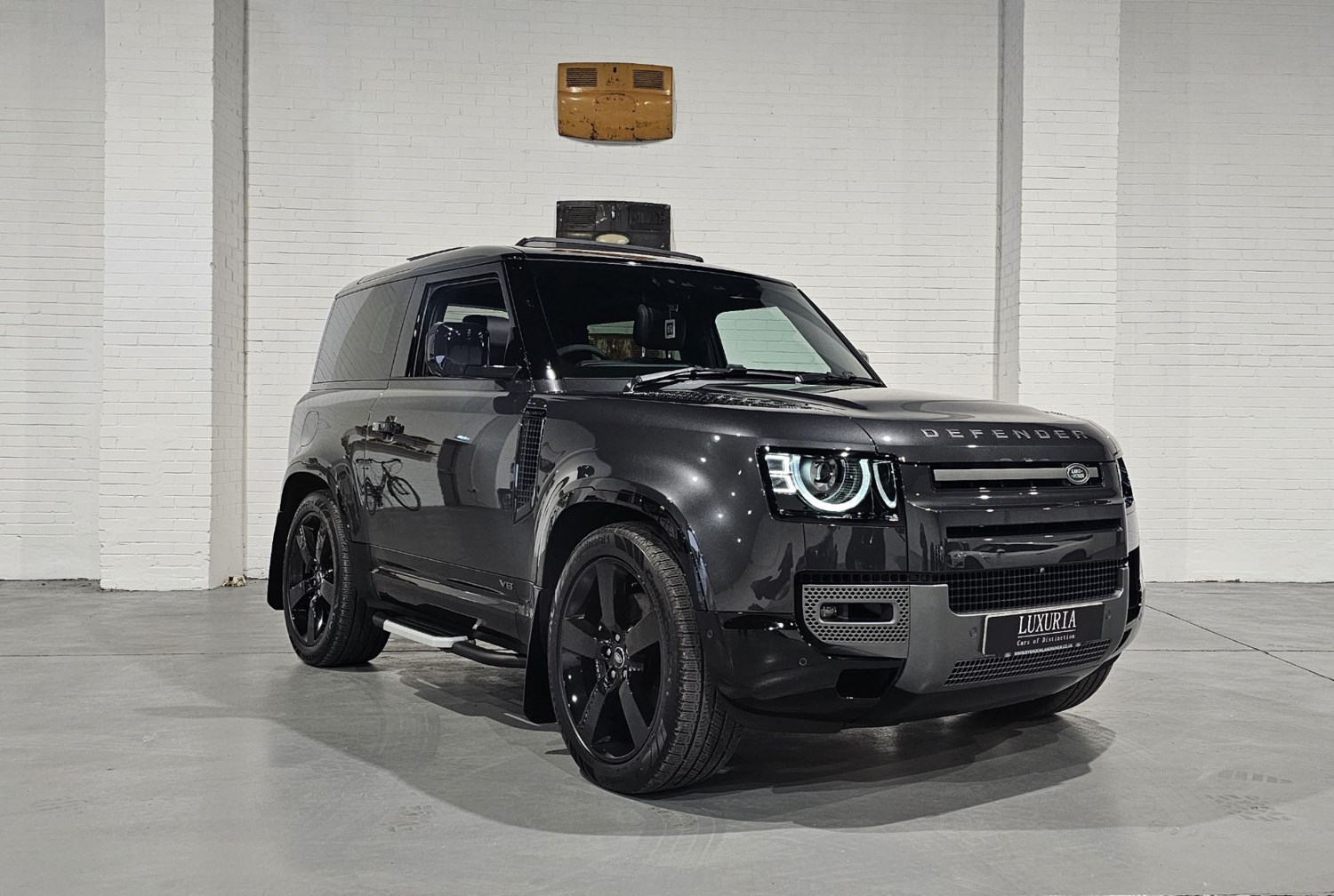 Land Rover Defender Listing Image