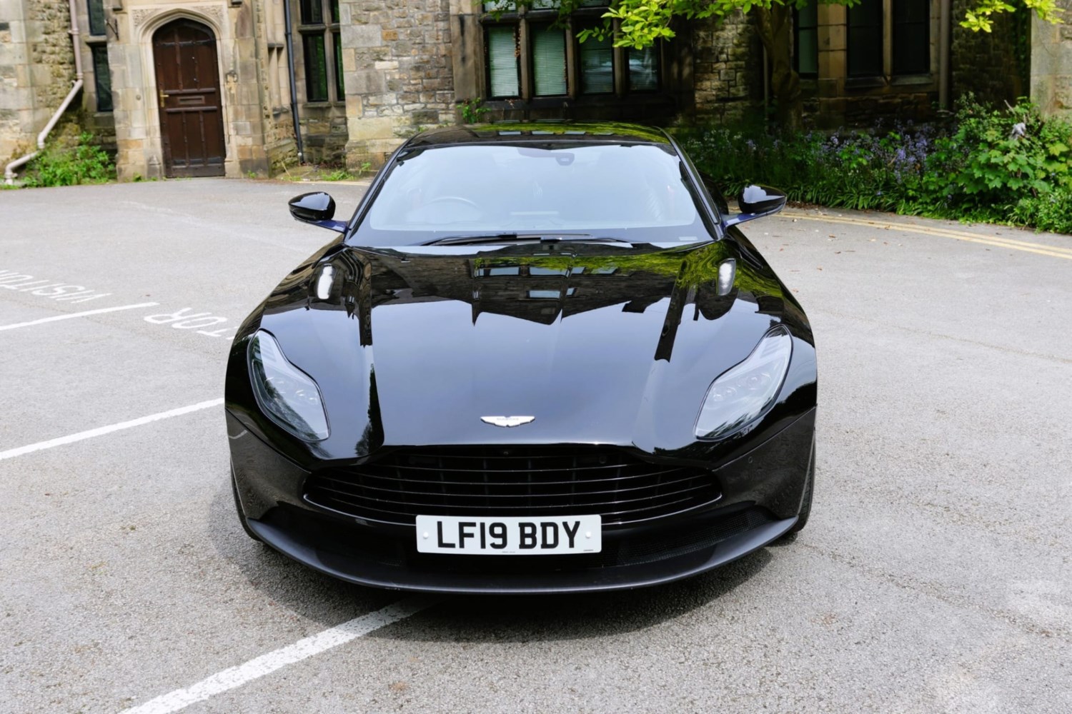 Aston Martin DB11 Listing Image