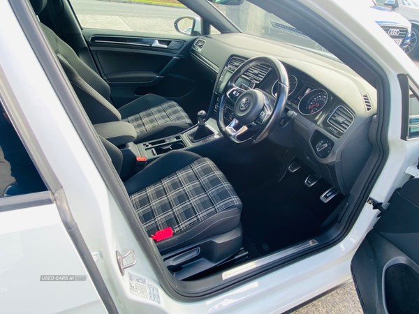 Volkswagen Golf Listing Image