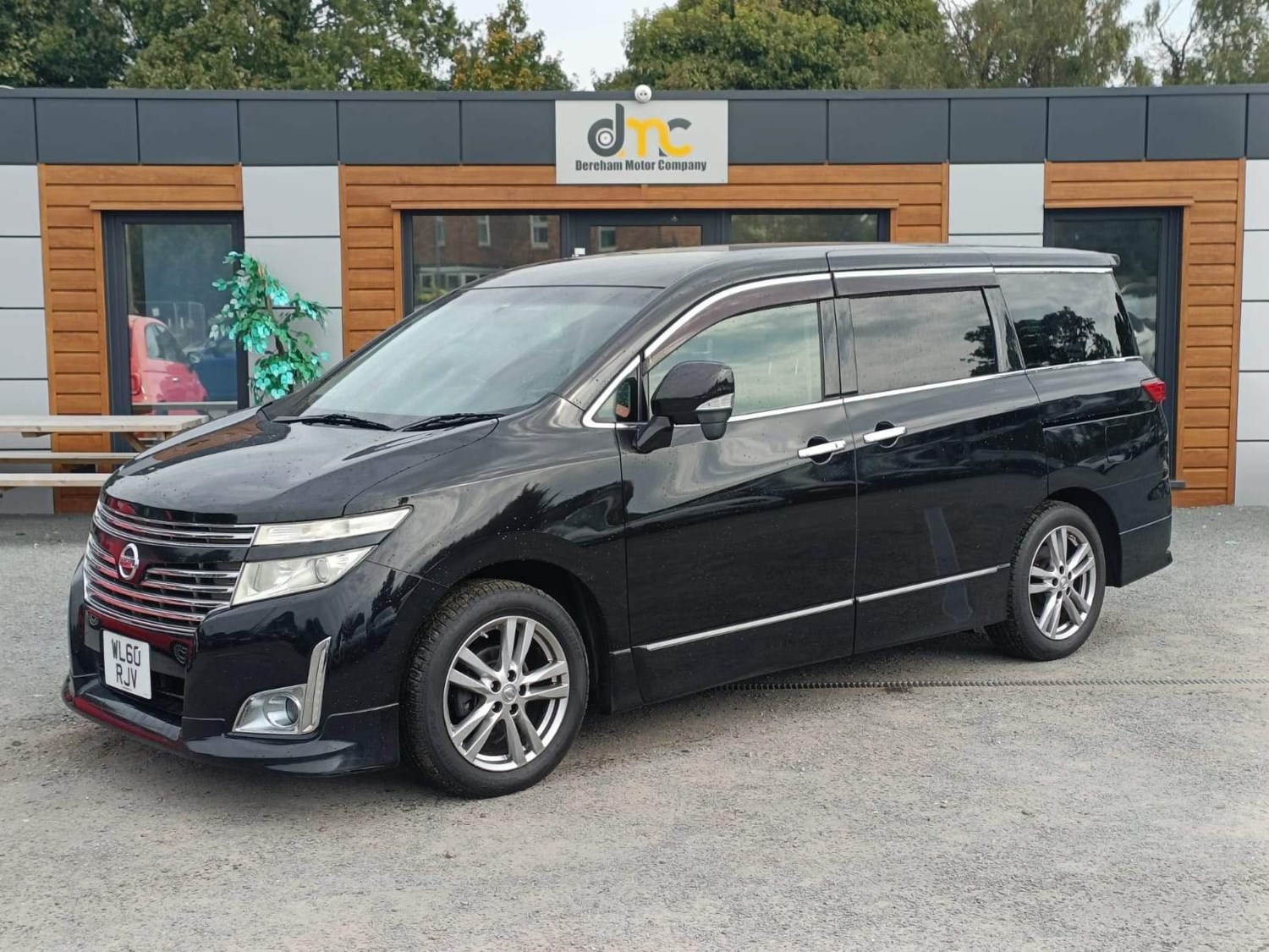 Nissan Elgrand Listing Image