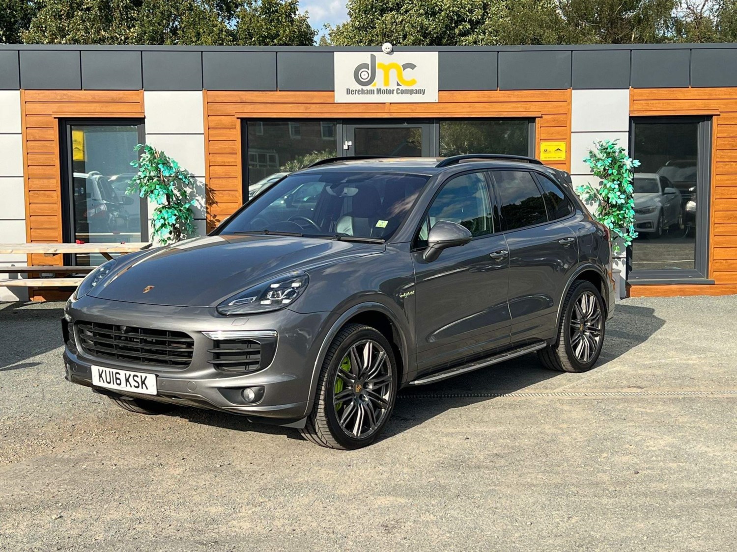 Porsche Cayenne Listing Image