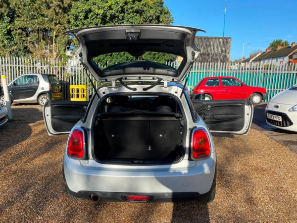 2015 (15) MINI HATCHBACK 1.5 Cooper 3dr Auto For Sale In Kings Langley, Hertfordshire