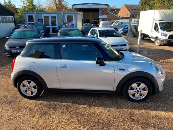 2015 (15) MINI HATCHBACK 1.5 Cooper 3dr Auto For Sale In Kings Langley, Hertfordshire
