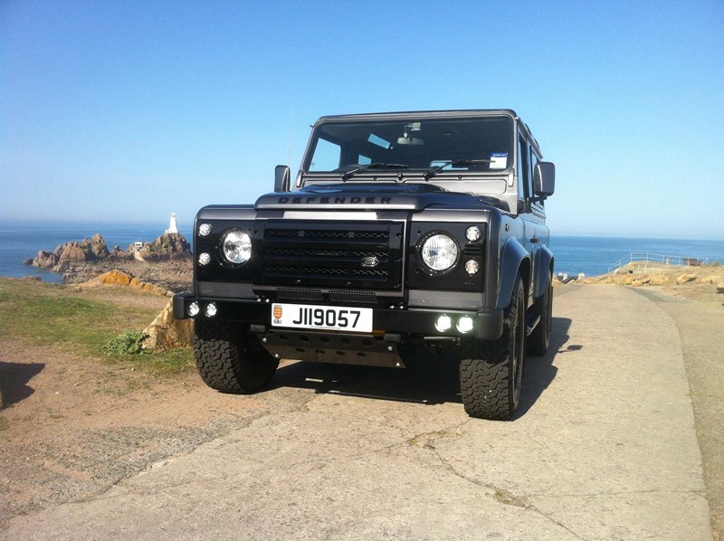 Land Rover Defender 90 Listing Image