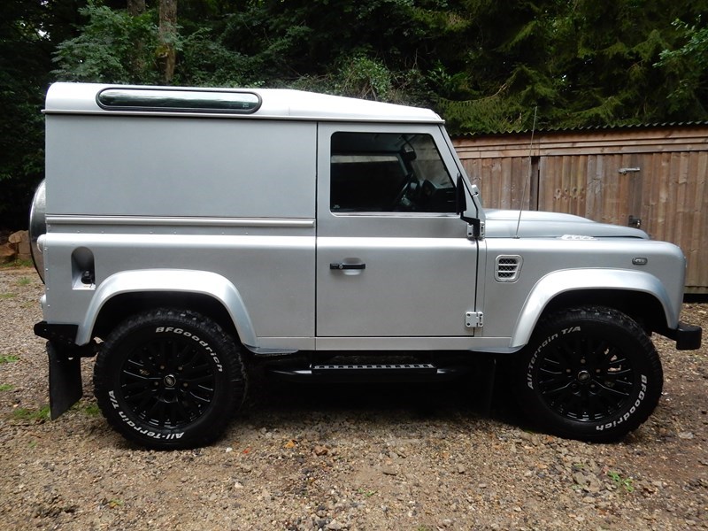 Land Rover Defender 90 Listing Image