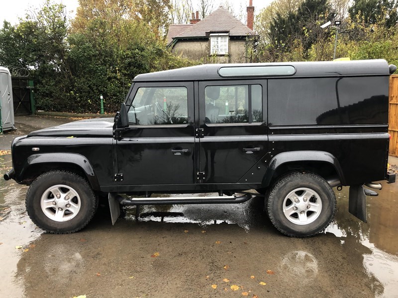 Land Rover Defender 110 Listing Image