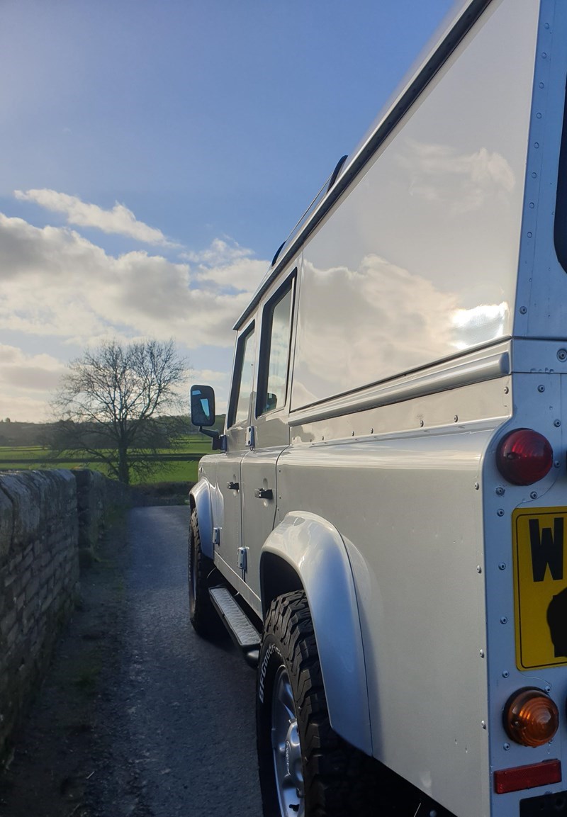 Land Rover Defender 110 Listing Image