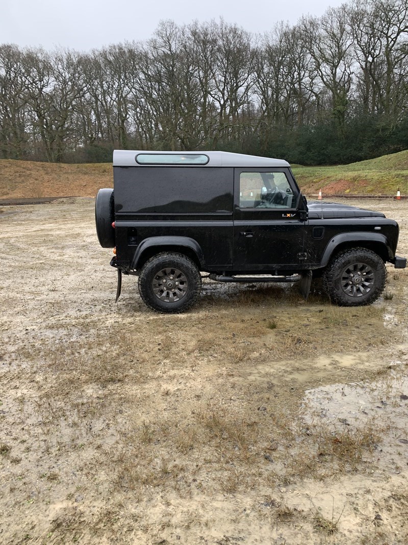 Land Rover Defender 90 Listing Image