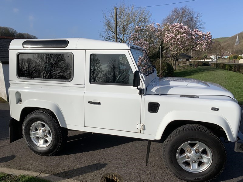 Land Rover Defender 90 Listing Image