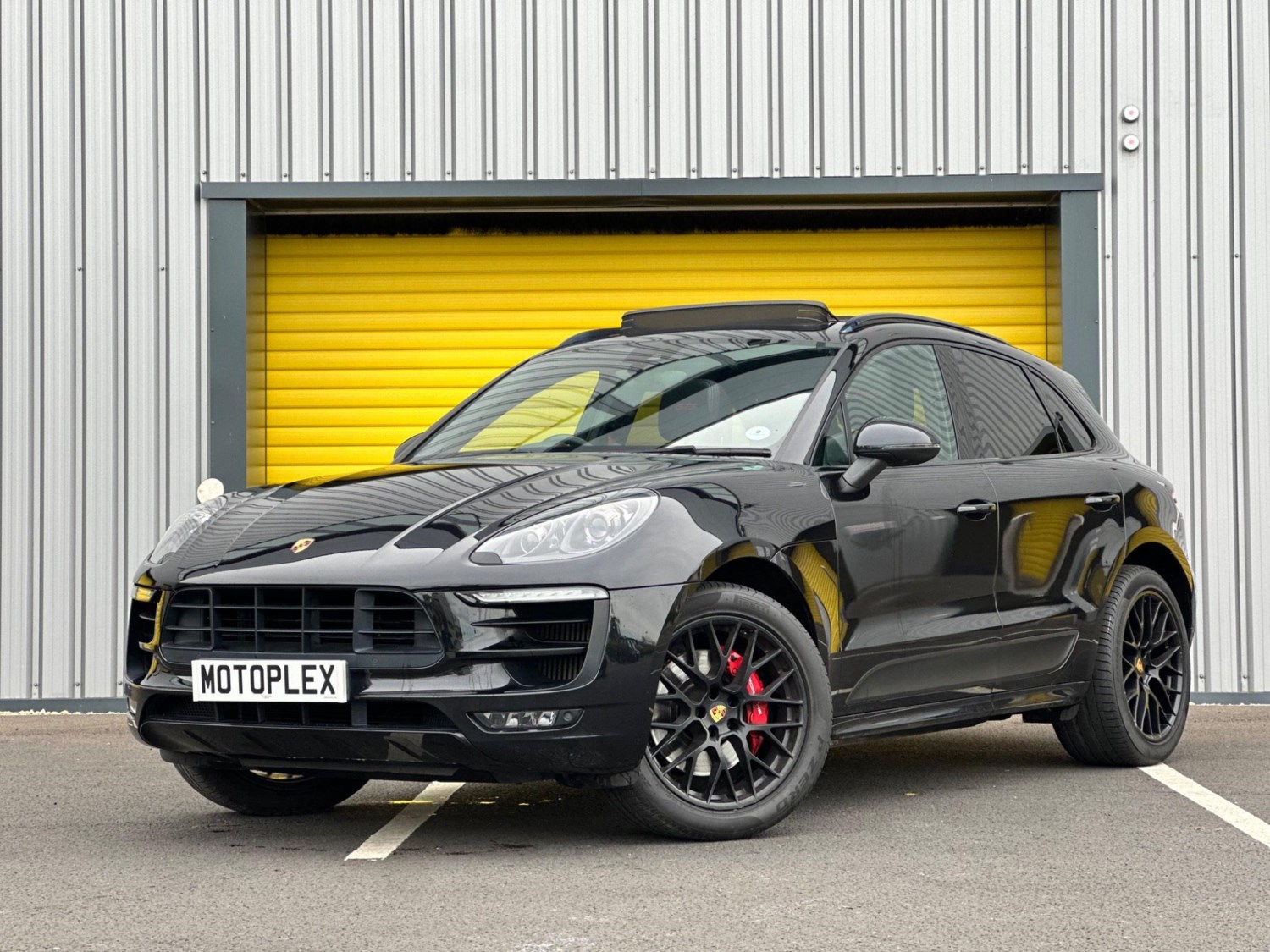 Porsche Macan Listing Image